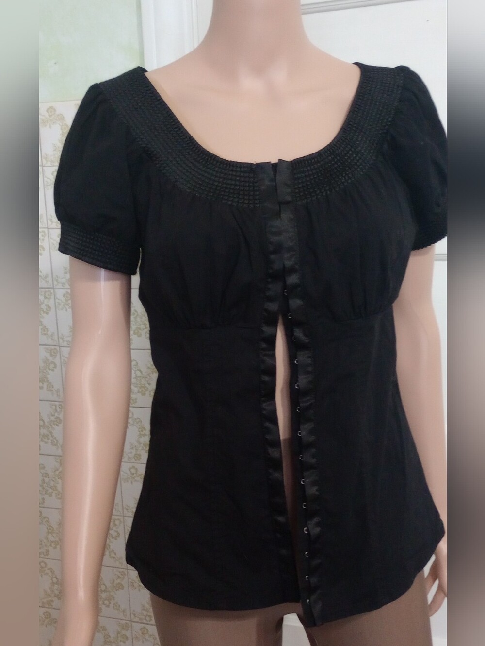 Guess Black Short Sleeve Scoop Neck Blouse